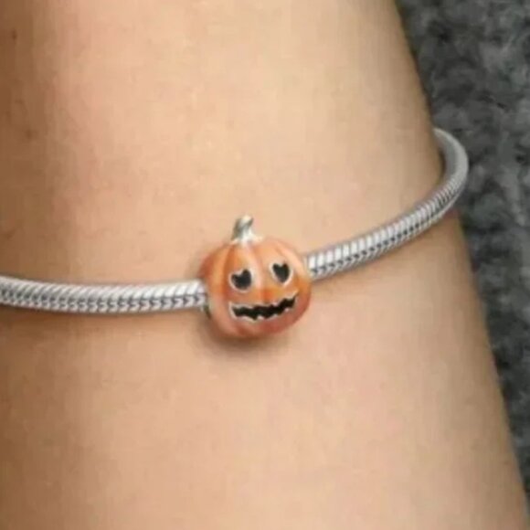 Pumpkin Charm Halloween Glows Green in the Dark 925 - Picture 5 of 5